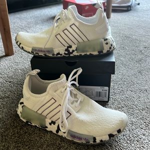 Women’s 6.5 Adidas NMD R1 active purple spotted